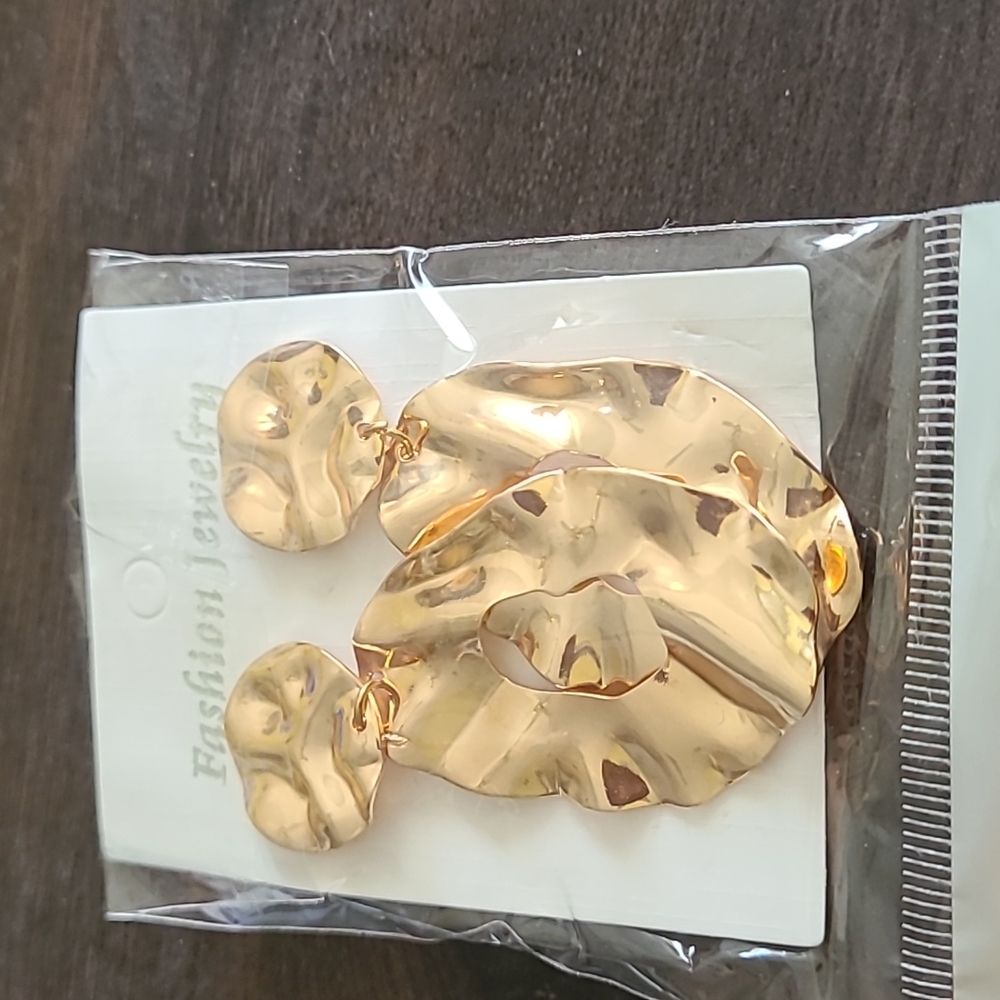 Earings - Picture 2 of 3